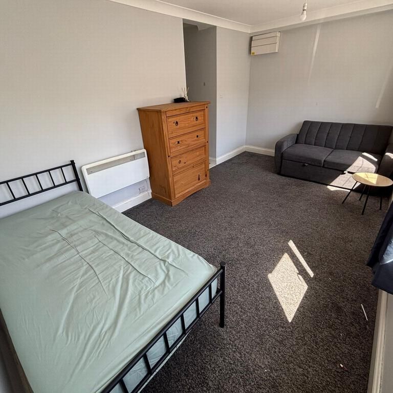 1 bedroom flat to rent - Photo 1
