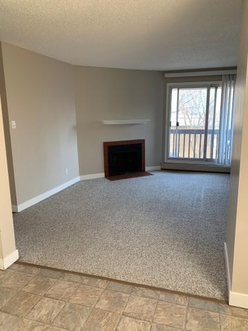 Hearth Manor - Photo 3