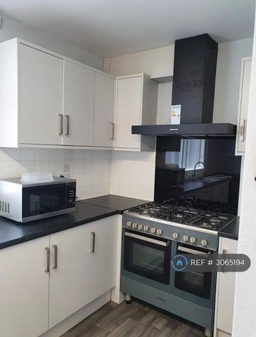 1 bedroom in a house share to rent - Photo 4