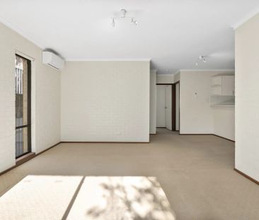 Bright & Private Ground Floor 2-Bedroom Apartment - Photo 1