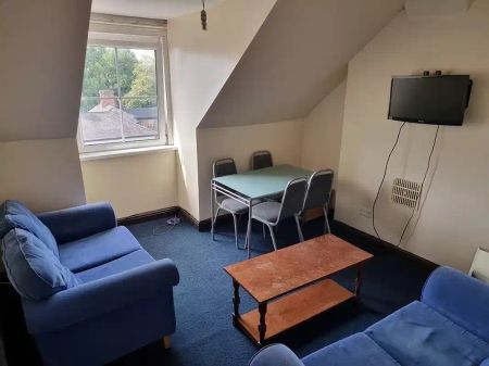 6 Bed Room - Photo 5