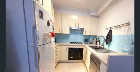 Modern North-Facing Apartment with Study for Rent - Photo 4