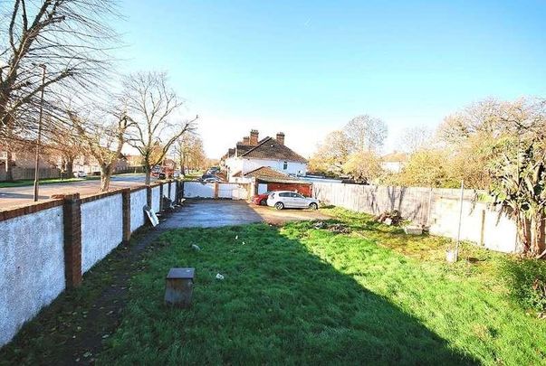 Ridding Lane, Greenford, UB6 - Photo 1