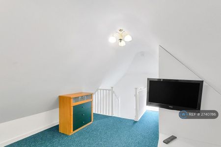 1 bedroom semi-detached house to rent - Photo 2
