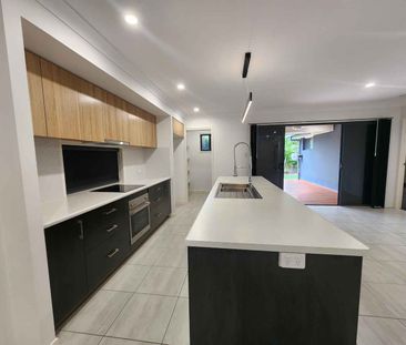 CABOOLTURE - FAMILY & MODERN - Photo 1