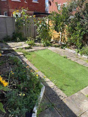 Bournemouth, Dorset, BH5 - Photo 4