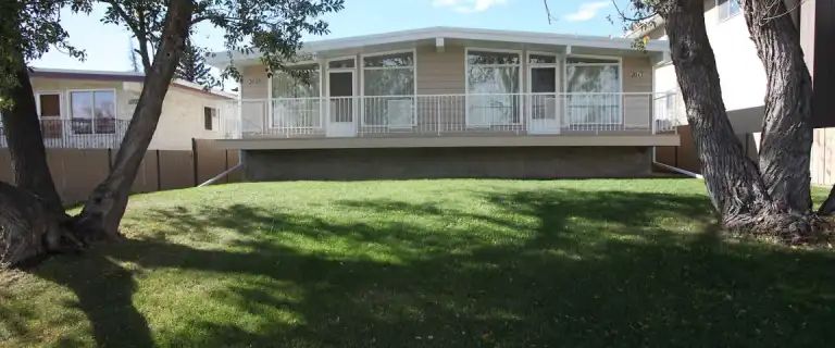 $500 DAMAGE DEPOSIT NEEDED | 2619 39 Street Southeast, Calgary - Photo 1