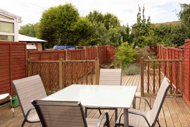 Double Room- Great Transport Links - Photo 1