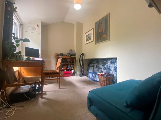 2 Bed Flat, Gunton Road, E5 - Photo 1