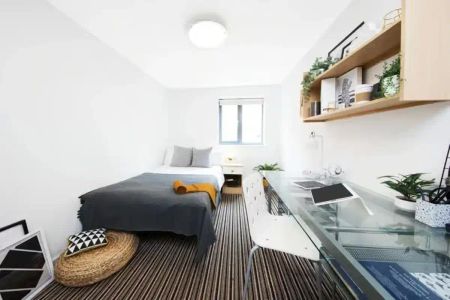 2 Bed Flat - Photo 5