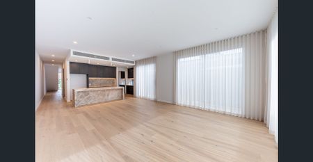 Brand New Luxury Townhouse in Premium Bentleigh East Location - Photo 3