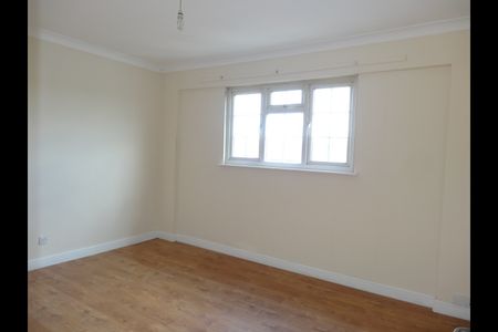 Launceston Close - Photo 2