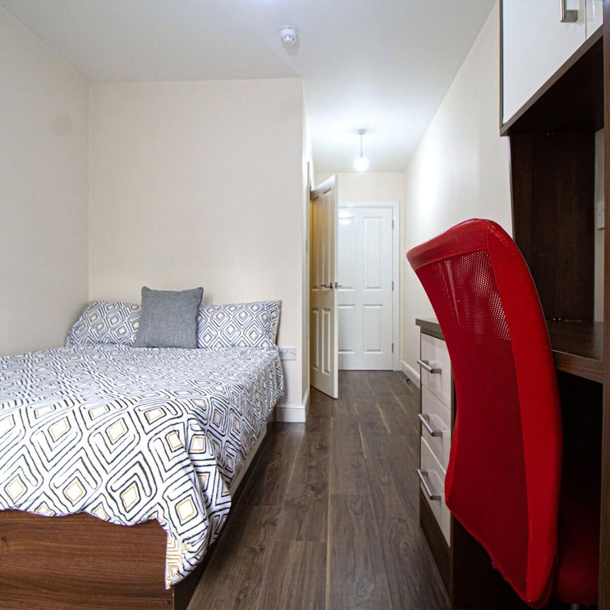 Apt 15, Clarendon House - Photo 1