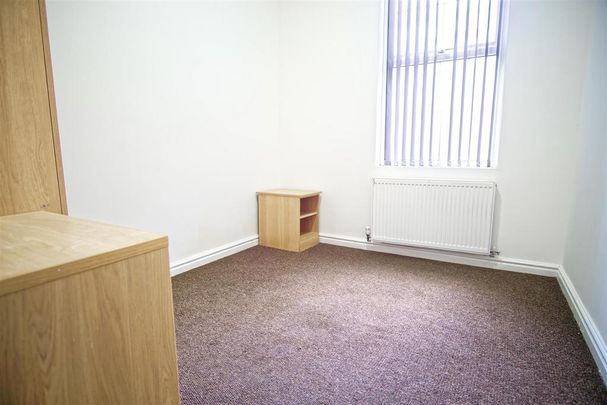 4 bedroom flat to rent - Photo 1