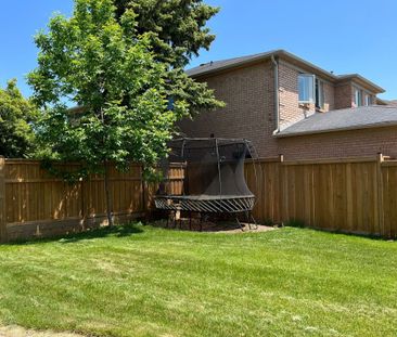 For Lease - 2037 Schoolmaster Circle, Oakville, Ontario - Photo 2