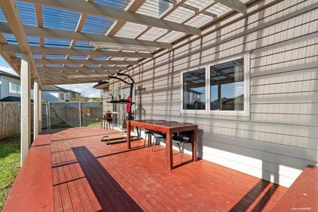 A Sunny 5 bedroom house in Flatbush - Photo 5
