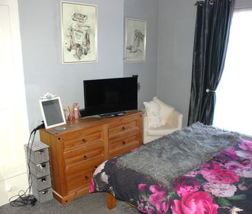 2 bedroom Flat for rent - Photo 4