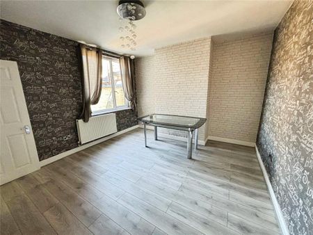 3 bedroom terraced house to rent - Photo 2