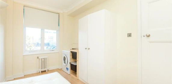 2 bedroom flat in St John's Wood - Photo 2