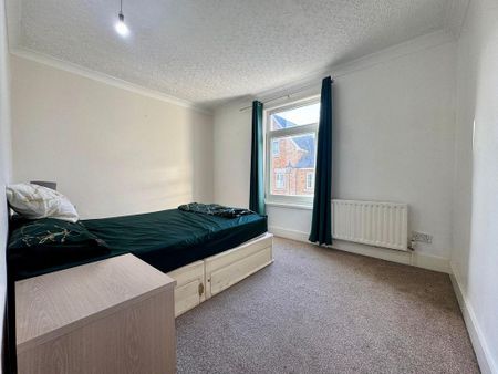 2 bedroom end of terrace house to rent - Photo 3