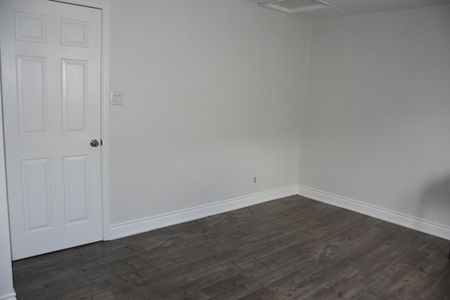 For Lease - 307 Bristol Crescent, Oshawa, Ontario - Photo 4