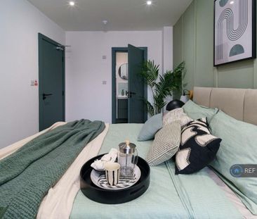 1 bedroom in a house share to rent - Photo 2