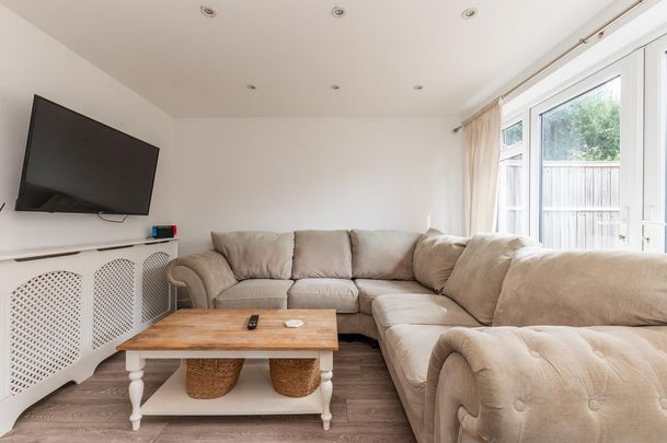 3 bedroom ground floor maisonette to rent - Photo 1