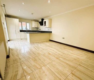 Bedroom Flat In Winton, BH9 - Photo 6