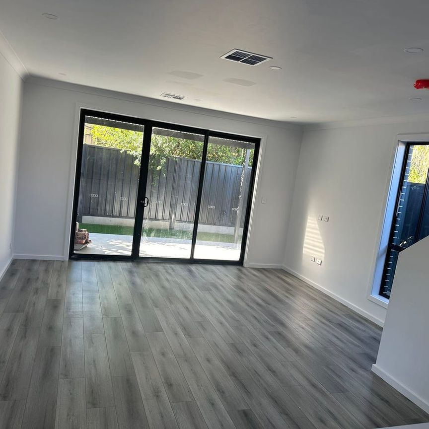 LUXURY 3 BEDROOM HOUSE for rent in Paradise! - Photo 1