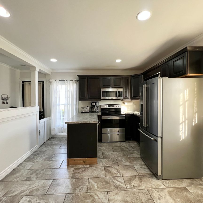 For Lease - 24 Russell Street, Belleville, Ontario - Photo 1