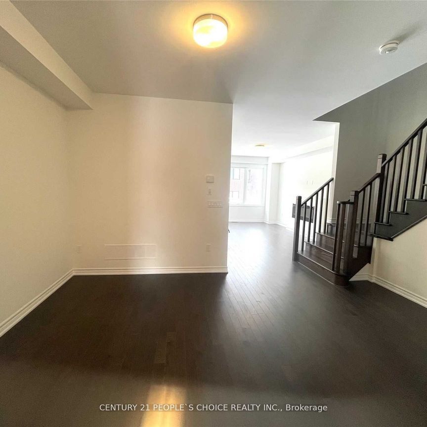 Townhouse For Lease | N8120868 - Photo 1