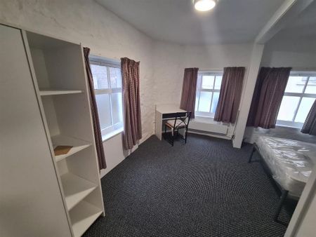 3 bedroom private hall to rent - Photo 2