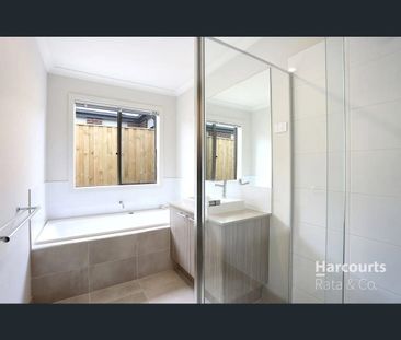 10 Illawara Drive, Mickleham, Vic 3064 - Photo 2