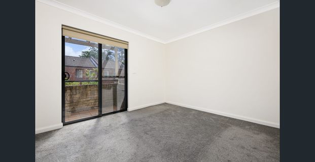 Highly convenient townhouse, Rear of the block! - Photo 1