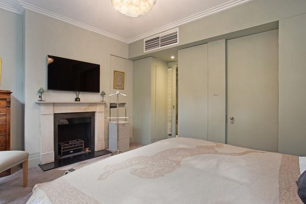 4 bedroom end of terrace house to rent - Photo 1