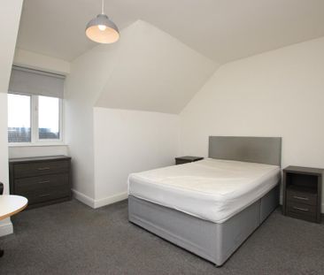 1 bedroom in a house share to rent - Photo 2