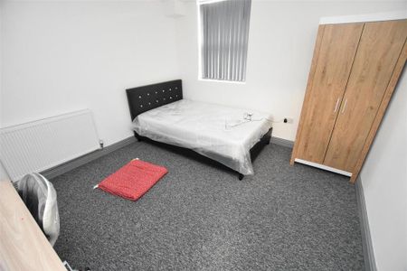 6 bedroom house to rent - Photo 3