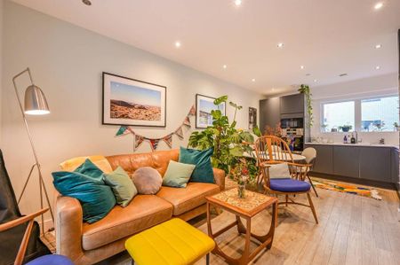 2 bedroom flat to rent - Photo 2