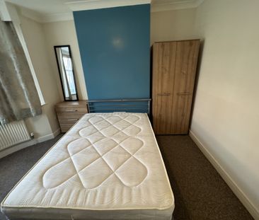 Yearsley Crescent, Huntington - P1054 - Photo 4