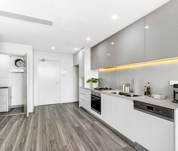 Light-Filled, Modern Apartment in Convenient Location - Photo 3