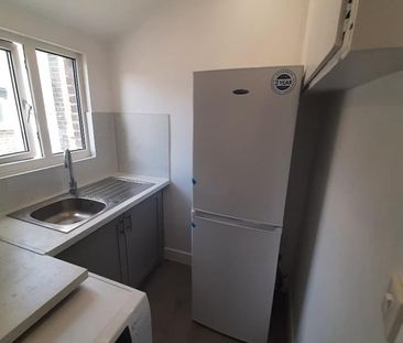 Studio Flat, A London Rd, SW16 - Photo 2