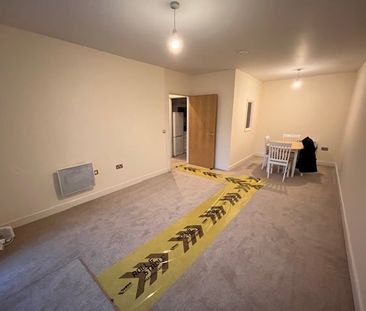 2 Bed Flat, Oceana Boulevard, SO14 - Photo 2