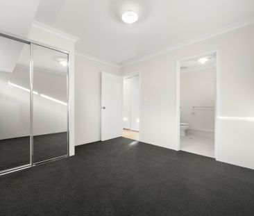 Light - filled and brand new. - Photo 3