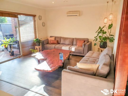 “FAMILY ENTERTAINER!” - Photo 1