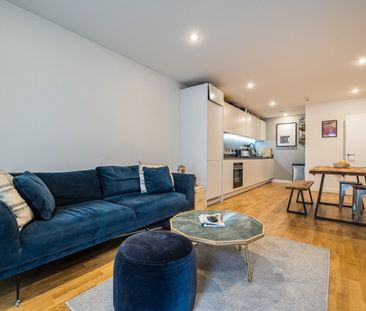 Hawthorne Crescent, London, SE10 - Photo 2