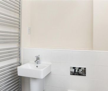 4 bedroom semi-detached house to rent - Photo 5