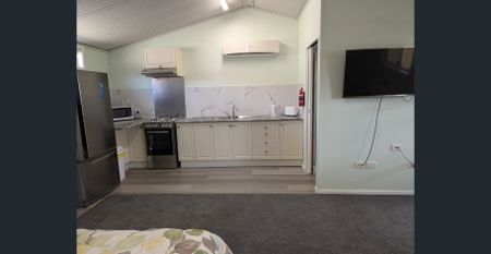 Modern, newly renovated fully furnished, private studio. - Photo 3