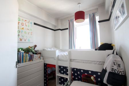 2 bedroom apartment to rent Bishopric Court, Horsham, RH12 - Photo 3