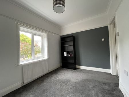 2 bed flat to rent in Charminster Road, Bournemouth, BH8 - Photo 4