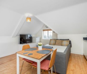 Hook Road, Joshua Court, KT9 - Photo 2